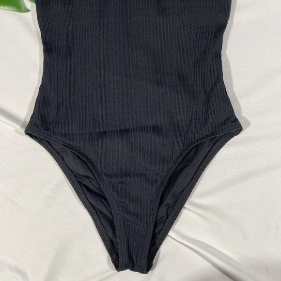 NEW L Space [ 4‎ ] Pointelle Rib Cha Cha One Piece Swimsuit in Black - Picture 7 of 11